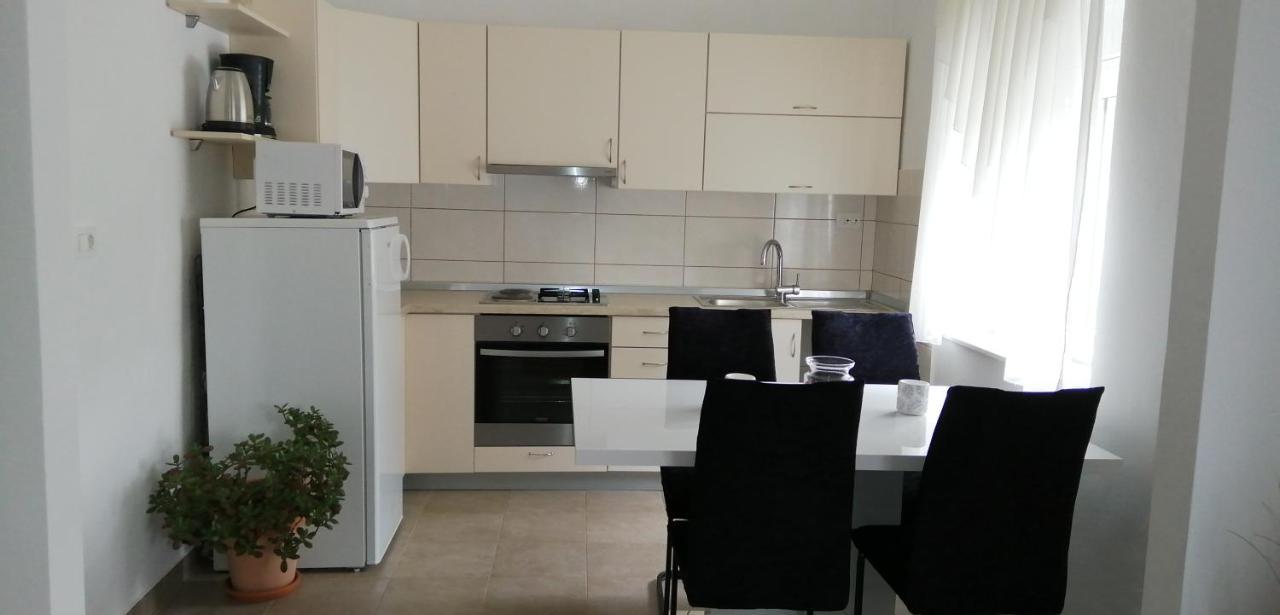 Apartman Borna Starigrad Paklenica Zewnętrze zdjęcie